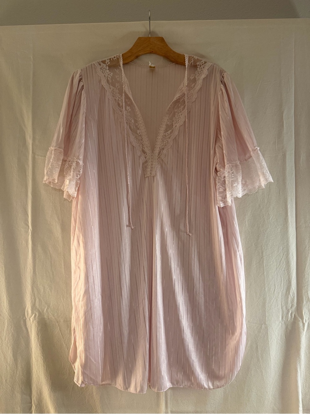 Vintage Soft Pink Lace-Trim Women's Nightgown Chemise